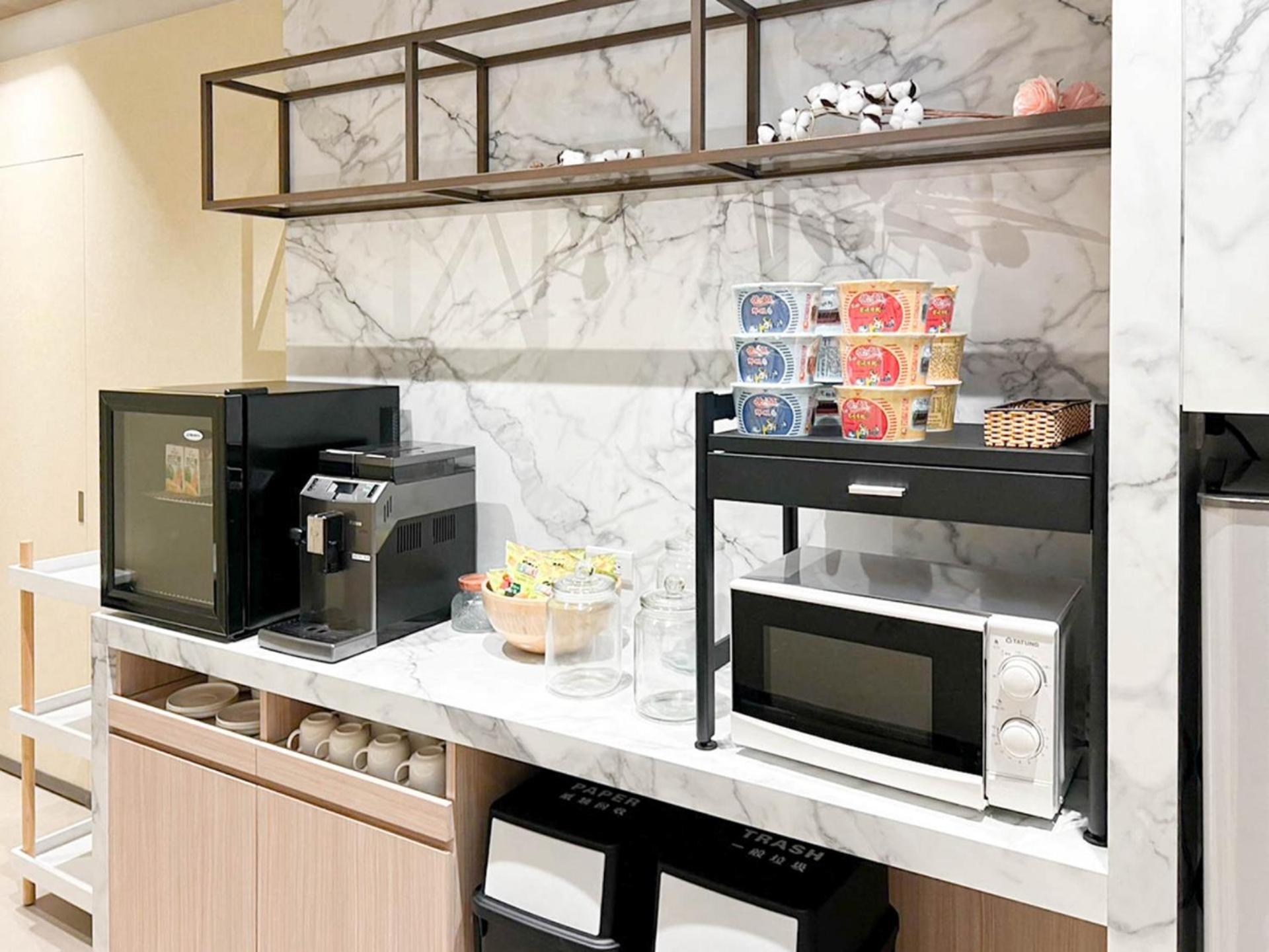 Royal Rose Hotel Zhongshan Тайпей Екстериор снимка