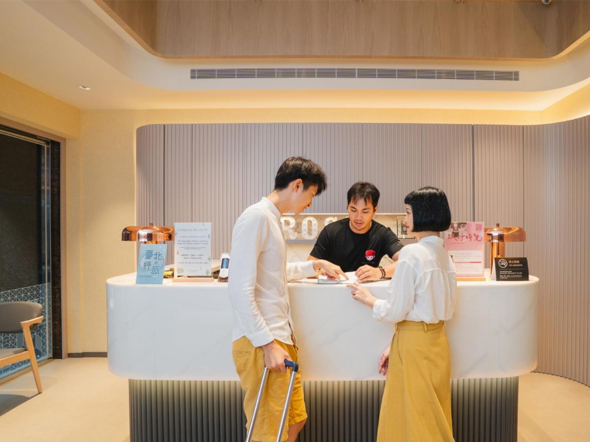 Royal Rose Hotel Zhongshan Тайпей Екстериор снимка