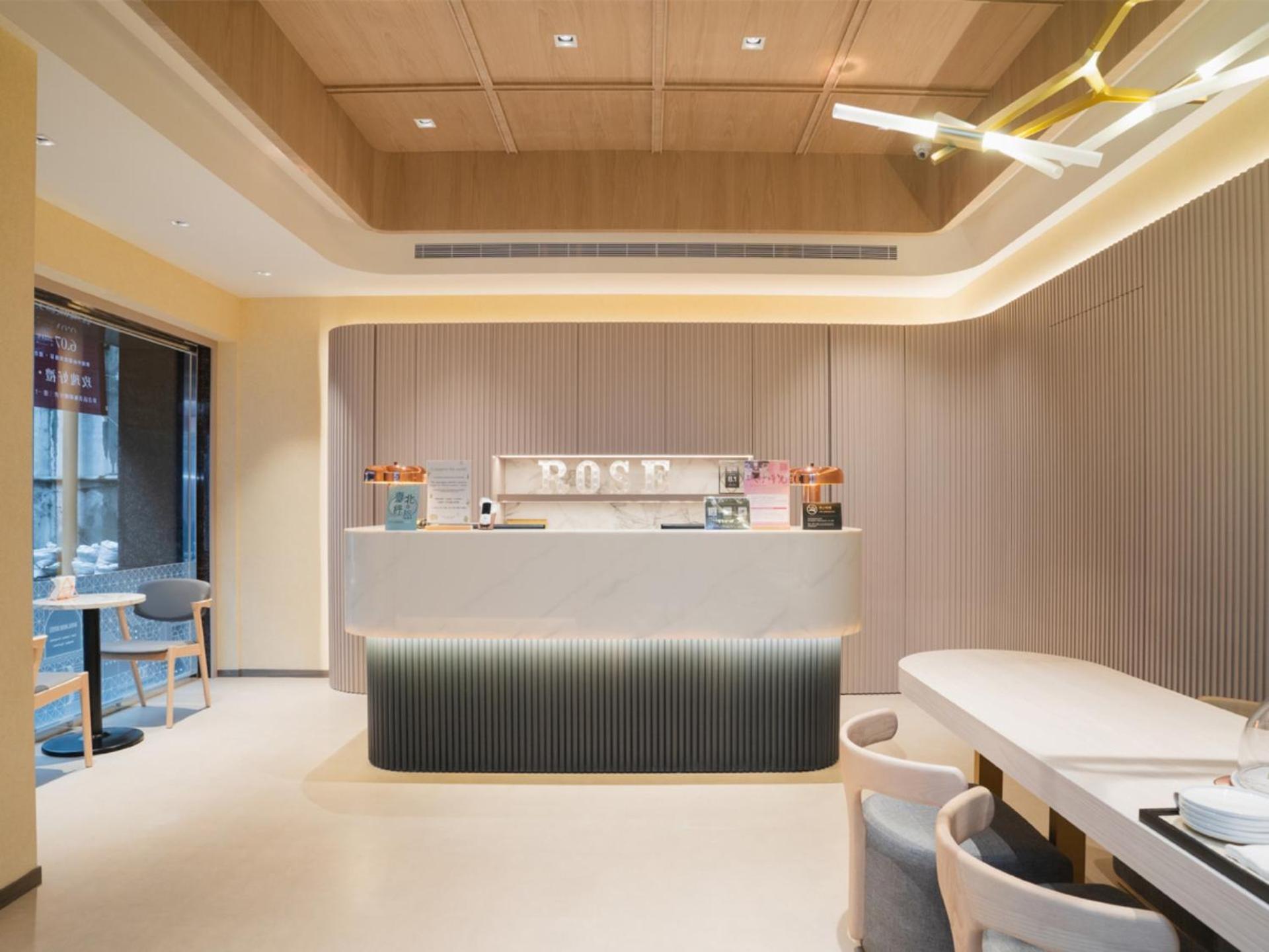 Royal Rose Hotel Zhongshan Тайпей Екстериор снимка