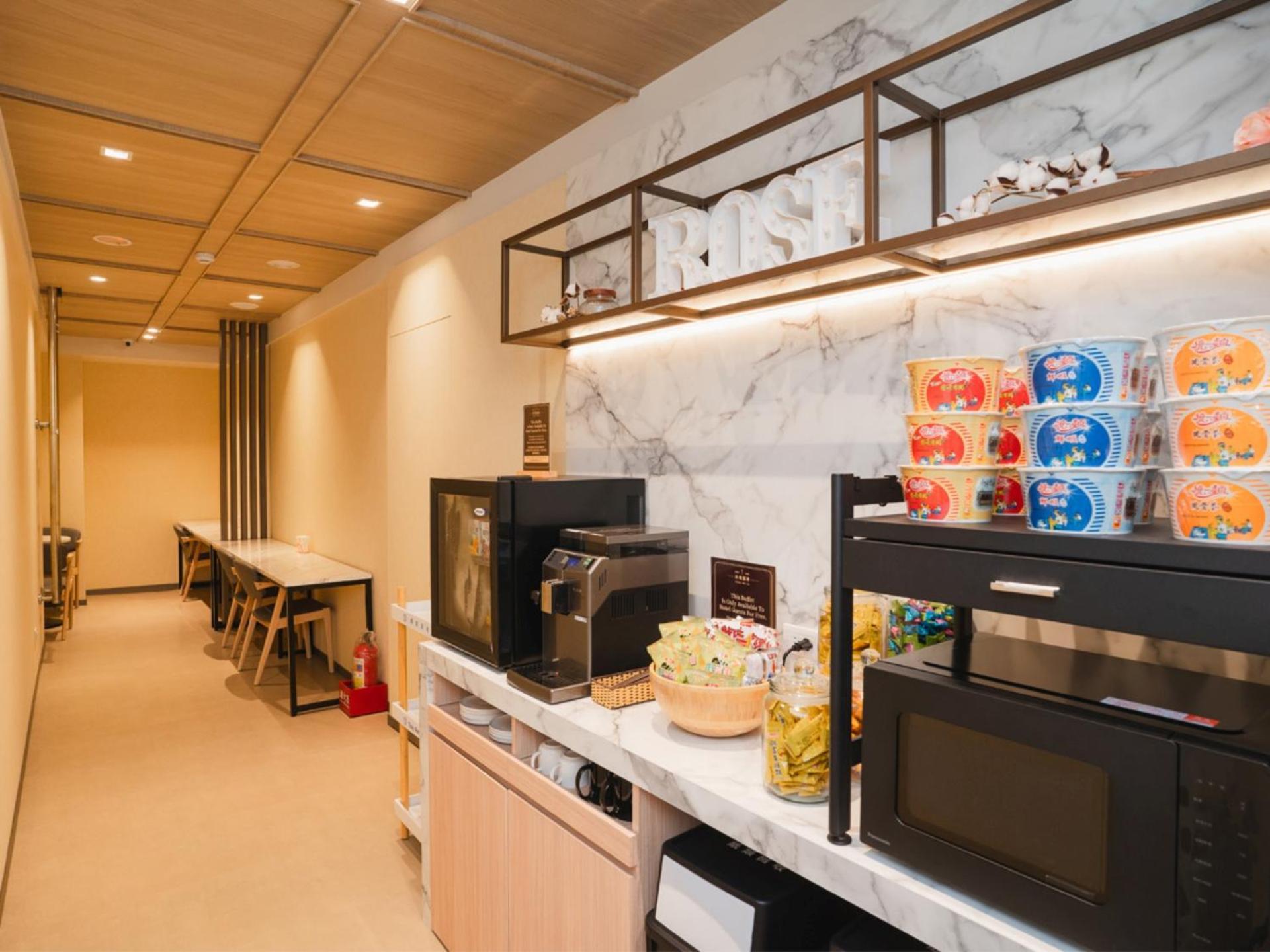 Royal Rose Hotel Zhongshan Тайпей Екстериор снимка